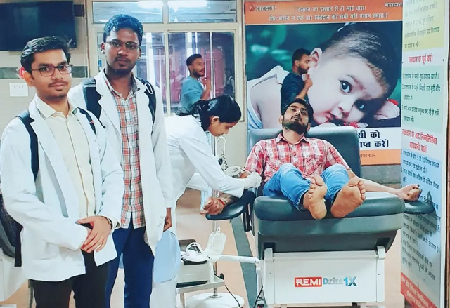 ThinkMDx blood donation drive student volunteers